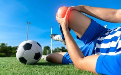 Athlete experiencing shoulder pain during recovery after sports injury due to delayed treatment